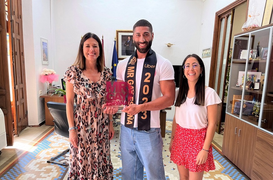 La alcaldesa y la edil de Igualdad reciben a Javier Yeste, Mr. Gay España 2023