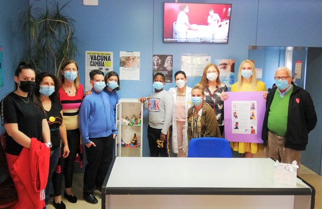 El Centro de Salud Águilas Sur acoge una exposición permanente de “Lactancia en plasti”