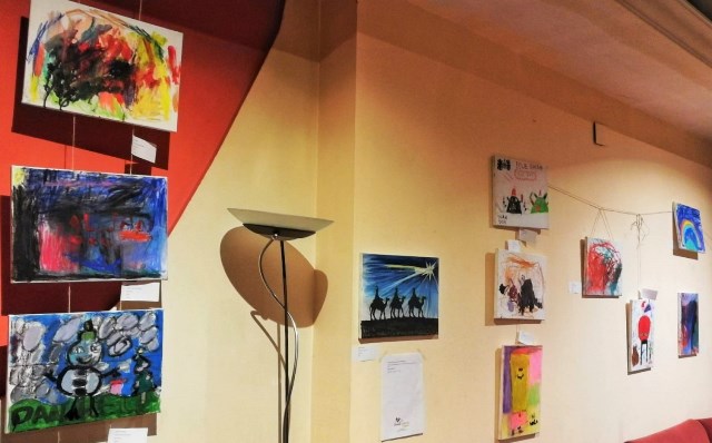 Varios colegios de Águilas participan  en la exposición solidaria de pintura ‘Navidad con una Bonita Sonrisa’ 