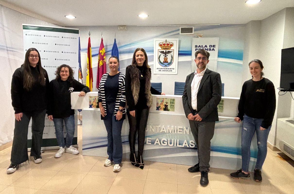 El Ayuntamiento de Águilas y Ecovidrio ponen en marcha la campaña ‘Carnaval más verde que nunca’ para incentivar el reciclaje de vidrio