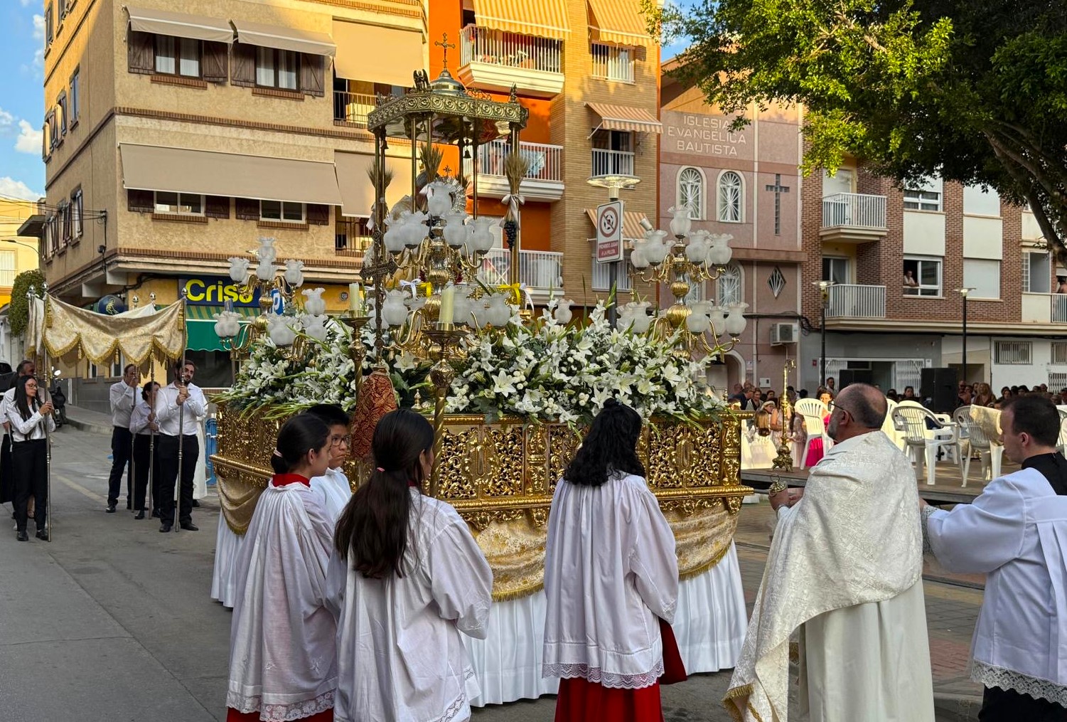 La procesión del Corpus Christi recorre un año más las calles de Águilas
