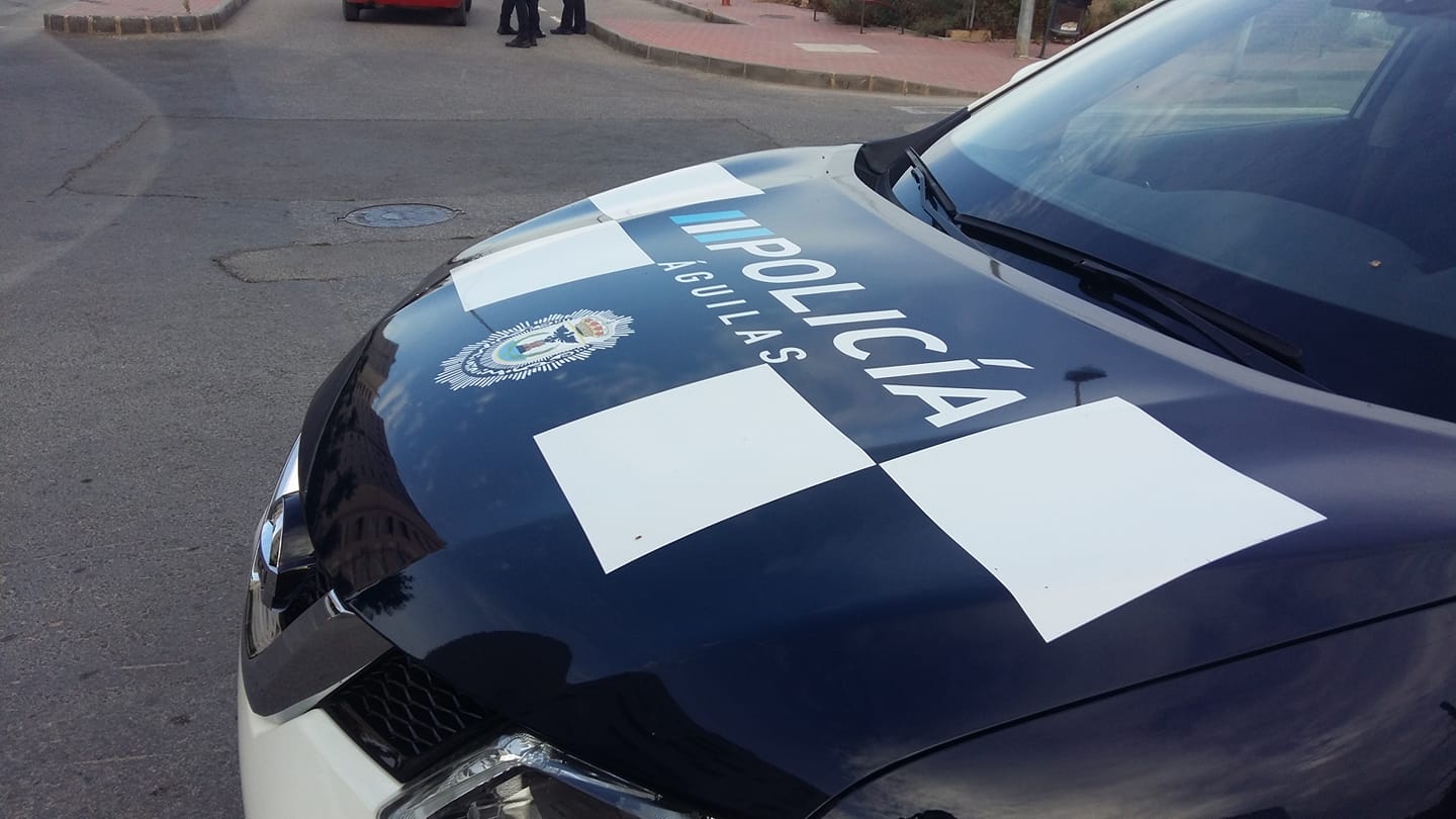 Policía Local de Águilas detiene a un hombre sin permiso de conducir ni seguro por provocar un accidente y dar positivo en alcoholemia