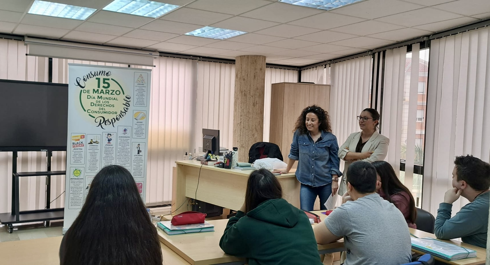 La OMIC imparte un taller de derechos del consumidor a los usuarios de Fundown