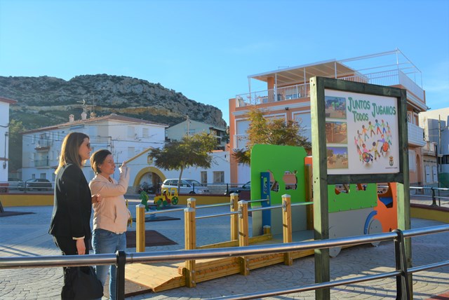  Águilas cuenta ya con tres parques inclusivos para niños con problemas de movilidad