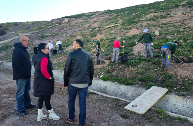 Continúan los trabajos de reforestación en la antigua escombrera municipal de Águilas