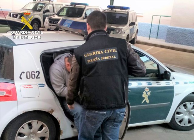 La Guardia Civil detiene a cinco jóvenes por el asalto con violencia a un domicilio de Águilas