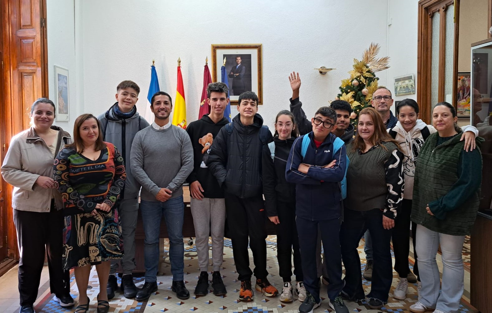 Los alumnos del Aula Abierta del IES Europa presentan al alcalde de Águilas el Proyecto de Inclusión “Creemos Hogar”