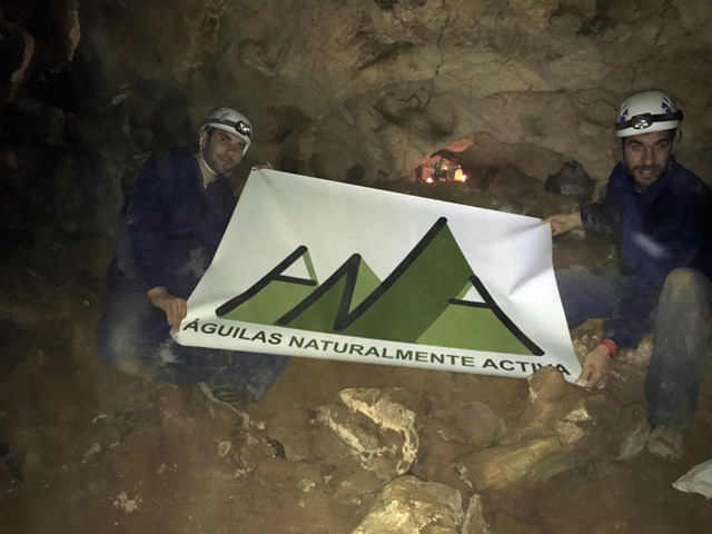 La asociación Águilas Naturalmente Activa coloca nacimientos en cuevas del municipio para celebrar la Navidad  