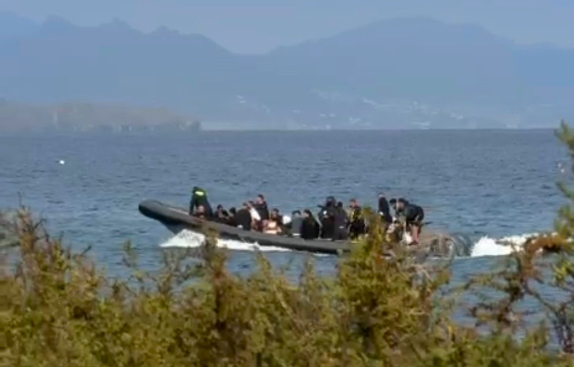 Nueva llegada de inmigrantes a Águilas: Al menos 24 personas han desembarcado hoy en la Playa Amarilla