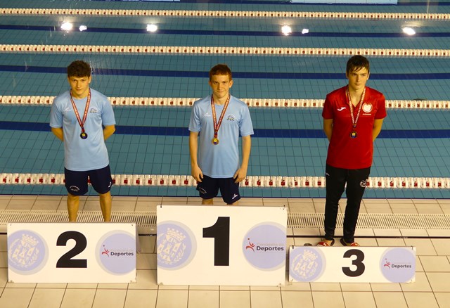 Cuatro nadadores aguileños alcanzan el podio en la Final Regional de Larga Distancia en piscina de 25m