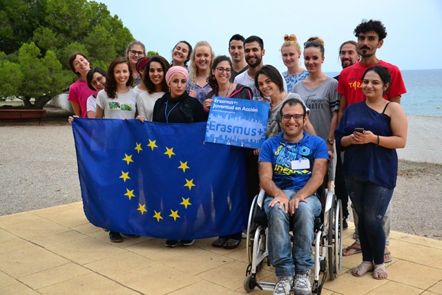 Un grupo de veinte jóvenes europeos recibe formación sobre voluntariado en Águilas
