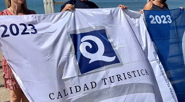 6 banderas Q de Calidad ondean ya en nuestras playas, junto a las 11 azules que recientemente situaban a Águilas en el primer puesto regional