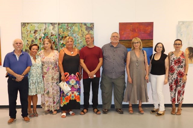 El Auditorio de Águilas acoge la exposición colectiva “Sacar los colores”