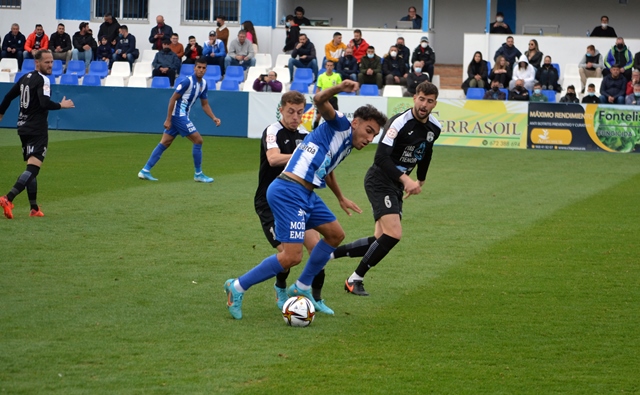 El Águilas vence al Mar Menor en su mejor partido de la segunda vuelta y se reengancha al tren de la permanencia