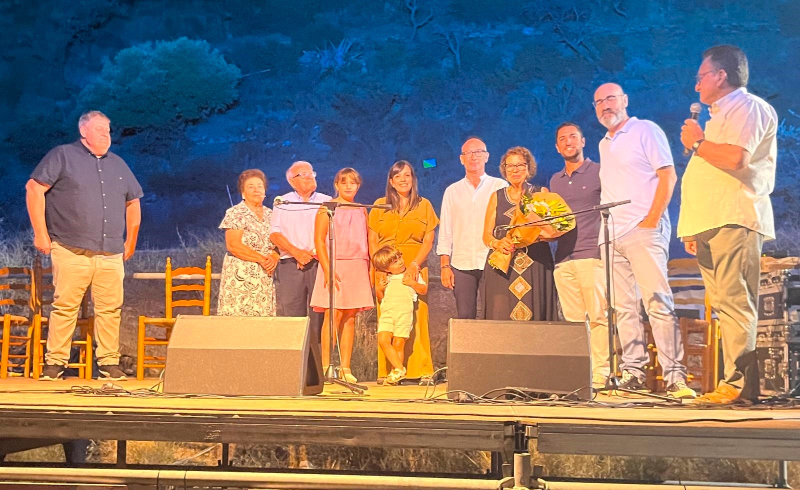 La Cuesta de Gos se llena de trovos y cante flamenco en un nuevo homenaje a Paco Rabal donde también se recordó a Antonio del Huerto