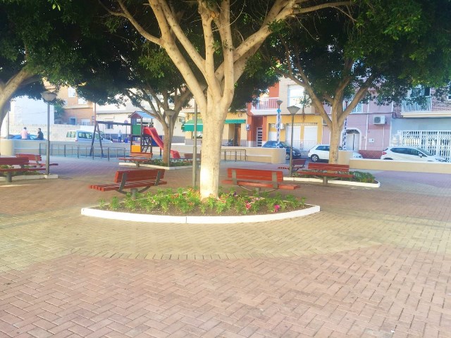El Ayuntamiento de Águilas lleva a cabo trabajos de mejora en la Plaza Doctor Calero (Parque Blanco)