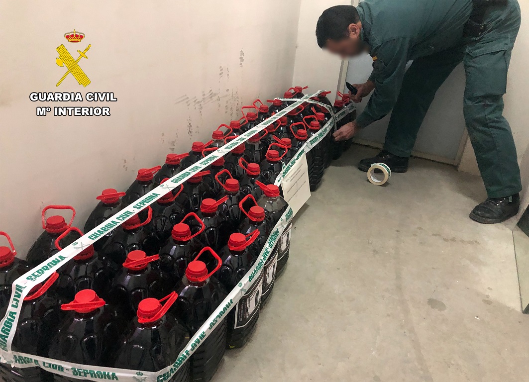 La Guardia Civil detiene a dos personas por importar y comercializar aceite con irregularidades en la comarca del Guadalentín