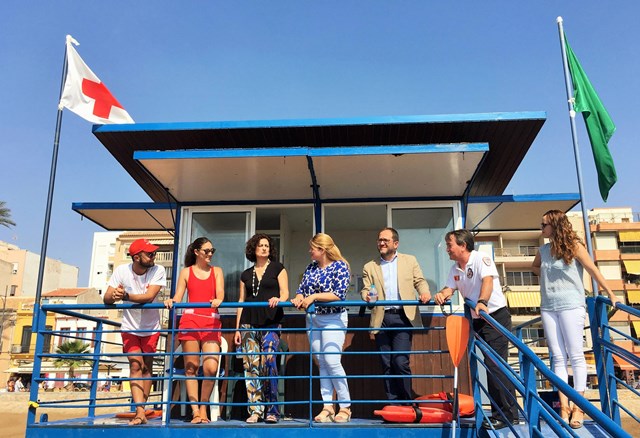 Comunidad y ayuntamientos costeros difunden en las playas consejos para un baño seguro