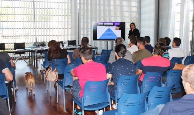 Policías Locales de Águilas y otros municipios se forman en legislación y actuación en casos de maltrato y abandono animal