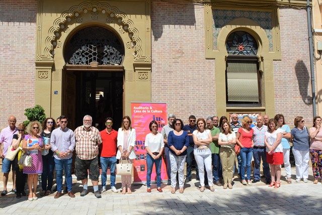  El Ayuntamiento de Águilas guarda un minuto de silencio en memoria de las víctimas del atentado de Londres