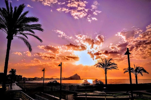Águilas permanecerá hoy jueves y mañana viernes en alerta amarilla por fenómenos costeros y viento
