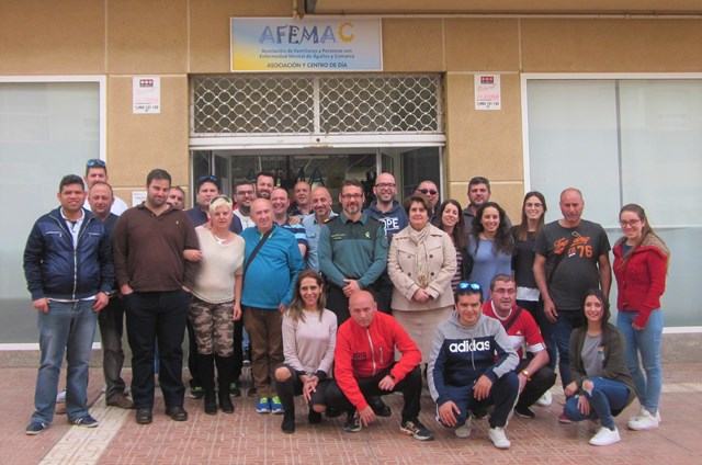 Fernando Gallardo, sargento de la Guardia Civil de Águilas, ofrece una ponencia sobre estafas y timos a los usuarios de Afemac