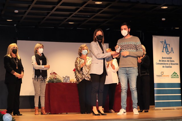 La Asociación de Amas de Casa hace entrega de los premios del Concurso de Belenes