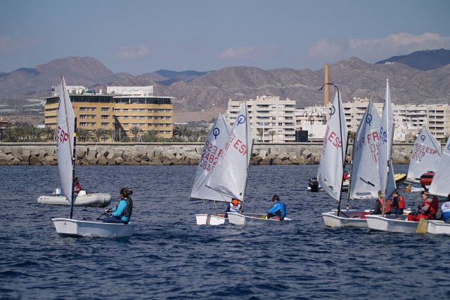 Más de medio centenar de embarcaciones participaron ayer en aguas de Águilas en la prueba del Tap Autonómico Clase 0ptimist