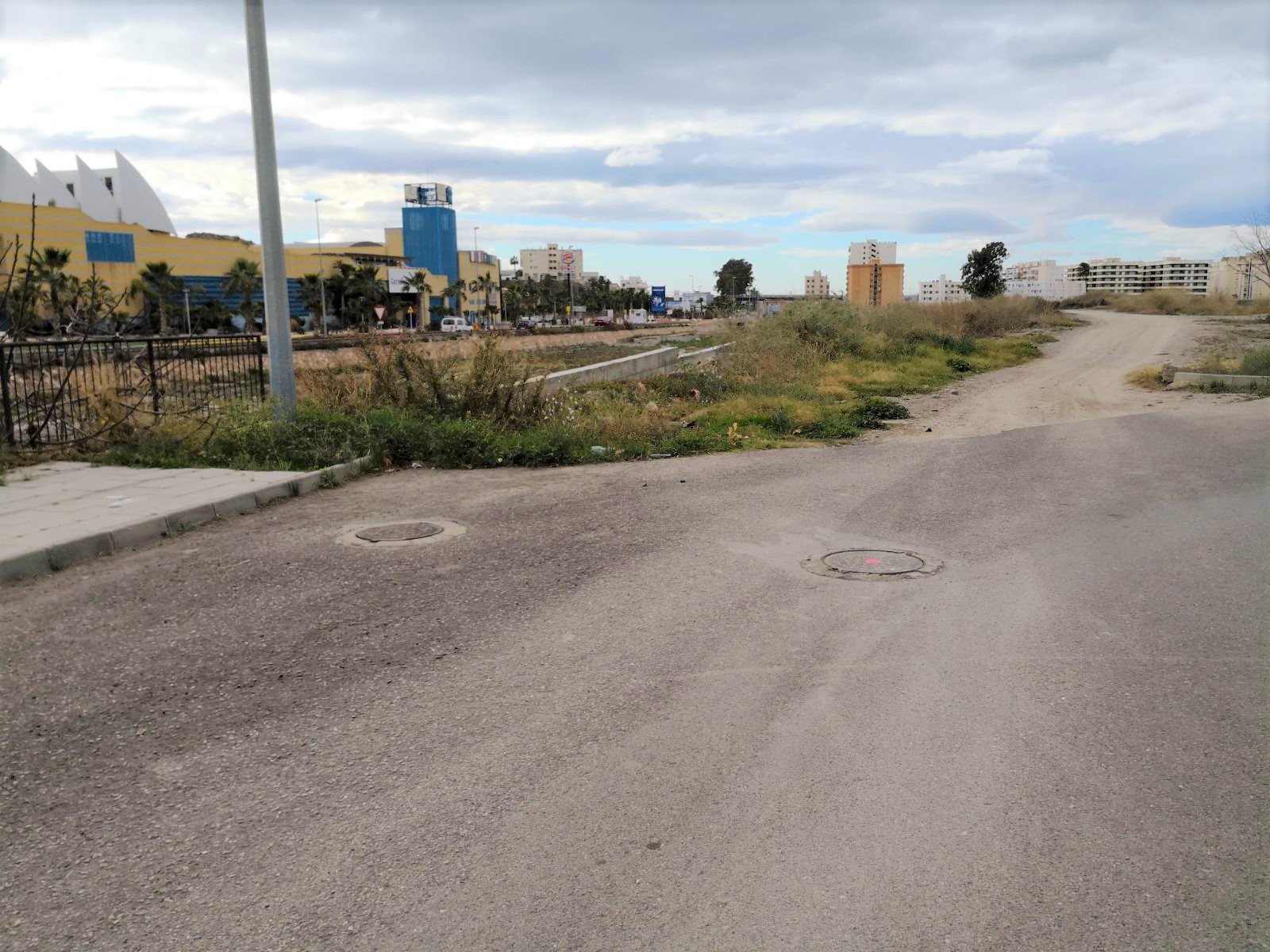 Ciudadanos afirma que vecinos de Los Jardines les “piden ayuda ante la pasividad del Ayuntamiento para resolver problemas de la urbanización”