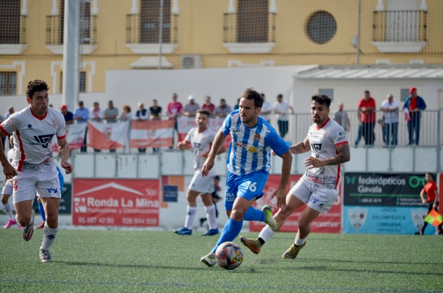 El Águilas vuelve a caer en el descuento y se queda a cinco puntos del playoff de ascenso