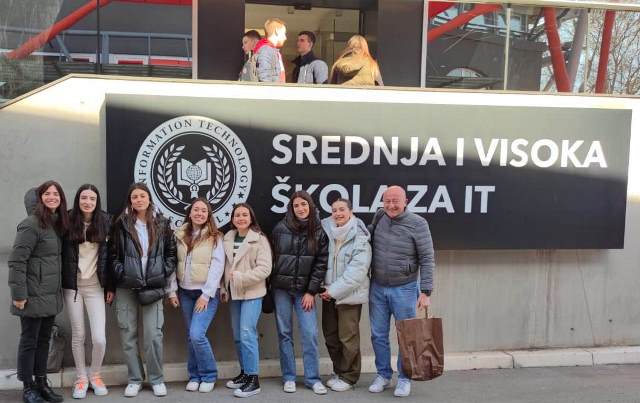 Seis alumnos y dos profesores del IES Europa desarrollan diferentes actividades en Belgrado dentro del Proyecto Erasmus+