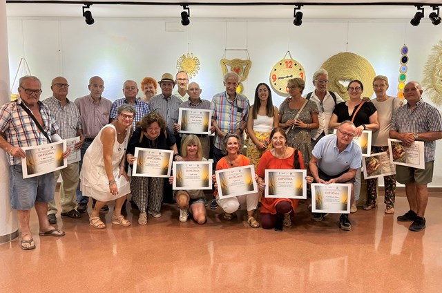 Finaliza la exposición “Esparto”, con la entrega de diplomas a las alumnas de los talleres realizados por la Asociación