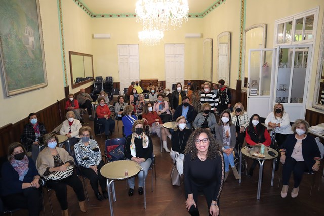La asociación de Amas de Casa de Águilas organiza la charla “Stop al comer emocional”