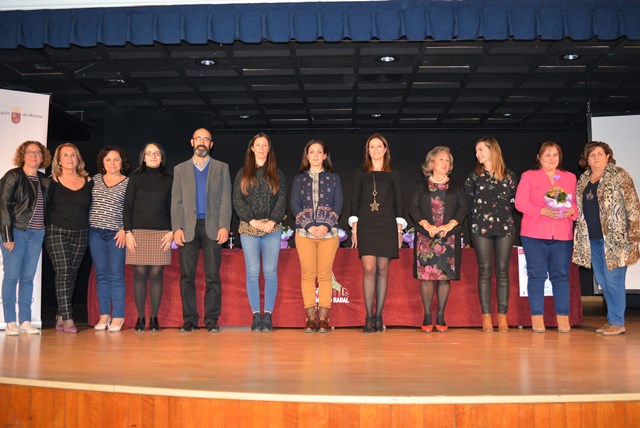 La asociación de Amas de Casa de Águilas organiza una mesa redonda sobre violencia de género e infancia