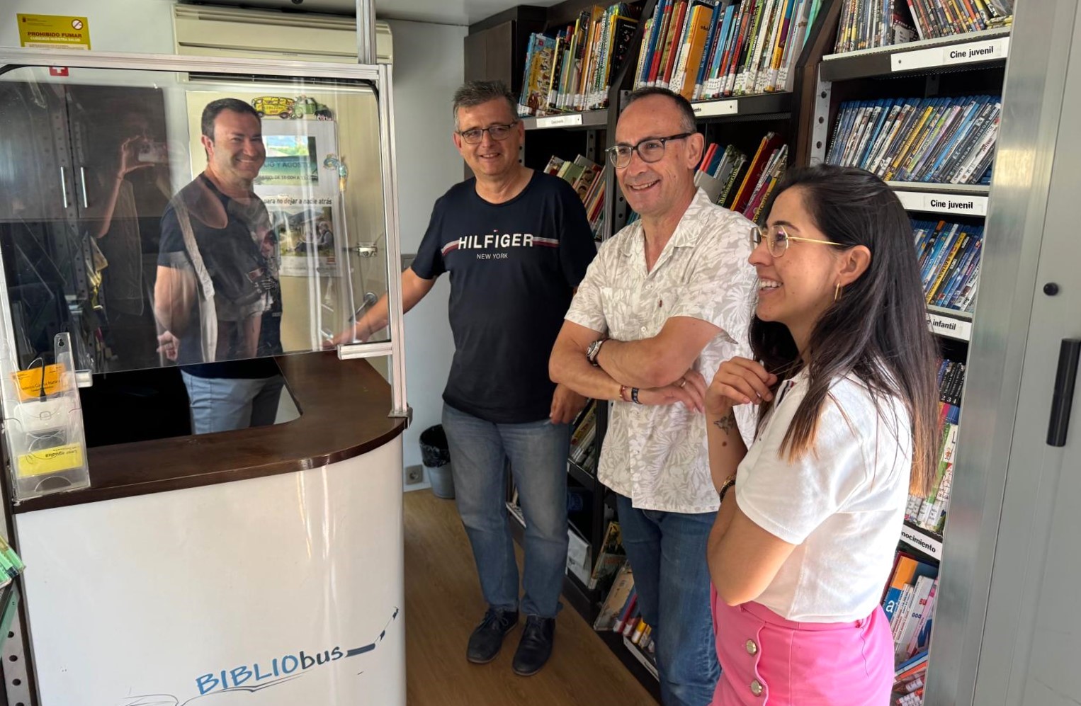 El Bibliobús de la Biblioteca Regional vuelve a Calabardina
