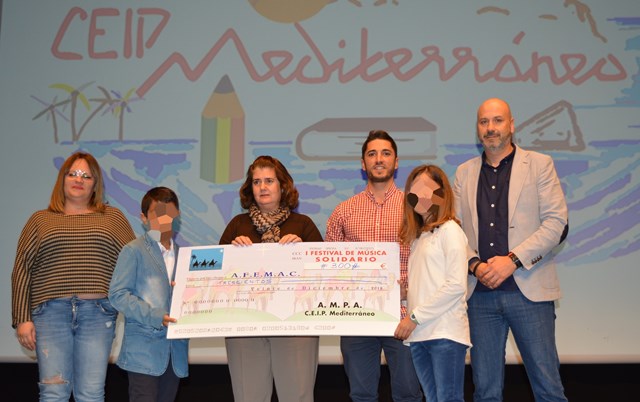  El colegio Mediterráneo de Águilas celebra su festival navideño a beneficio de Afemac