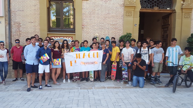 La asociación Juventud Estudiantil Aguileña se manifiesta ante el consistorio aguileño reclamando la construcción de un Skatepark 