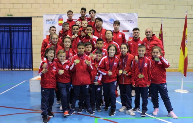 Varios integrantes del Club Karate Águilas consiguen pódium en el campeonato regional infantil 