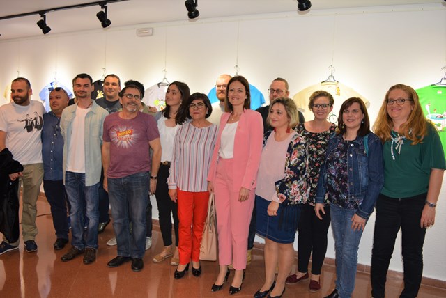 Ya se puede visitar en la Casa de Cultura de Águilas la II exposición benéfica ‘Artistas en camiseta’