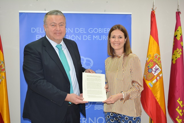 La alcaldesa reitera al delegado del Gobierno la necesidad de una oficina permanente de expedición del DNI y pasaporte en Águilas
