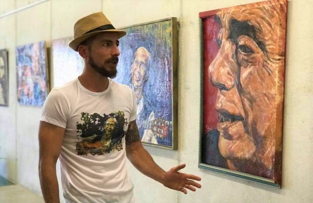El pintor aguileño Pedro Juan Rabal hace un recorrido por ‘la mujer y el flamenco’ en su nueva exposición inaugurada en Torre Pacheco