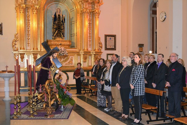 El Paso Morado de Águilas celebra el tradicional besamanos al Nazareno