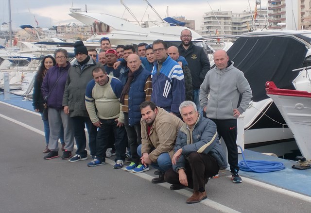 Miembros de Afemac visitan el Club Náutico y asisten a la Eternal Running de Águilas 