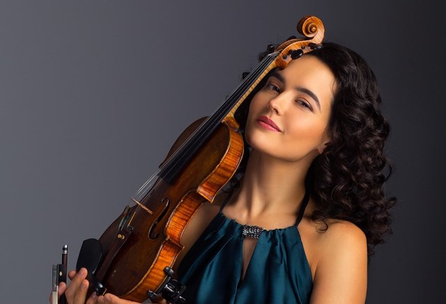 El Auditorio de Águilas recibe a la Orquesta Sinfónica de la Región de Murcia acompañada de la violinista Alena Baeva