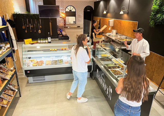 Sabino’s, una nueva casa de comidas para llevar, abre sus puertas en el centro de Águilas