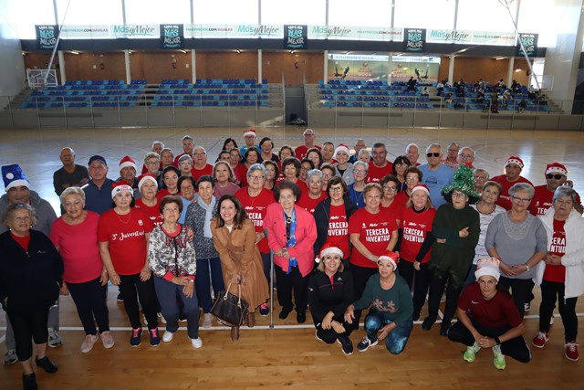 Más de un centenar de jubilados participan en el curso de gerontogimnasia de Águilas