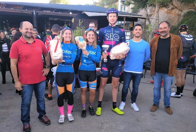 Daniel Hoole y Cristina Moreno conquistan la XXXVI Carrera del Pavo en Águilas 