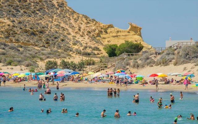 Águilas a la cabeza de la Costa Cálida en aumento de afluencia de viajeros durante el mes de agosto
