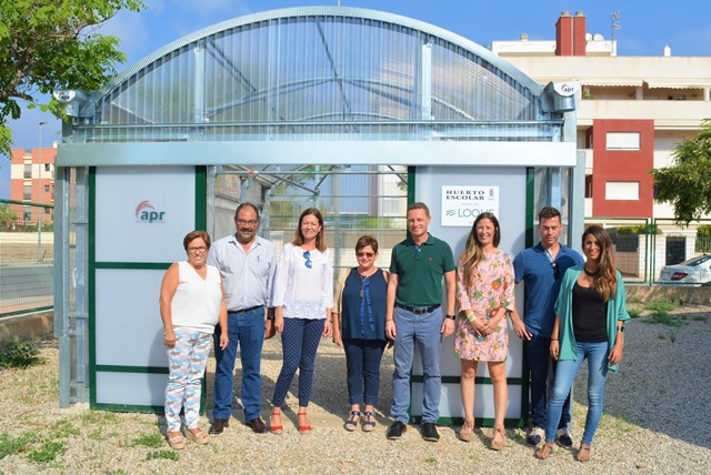 El colegio Las Lomas de Águilas cuenta ya con su primer invernadero escolar  