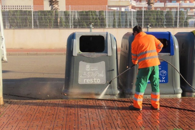 El Ayuntamiento lleva a cabo una actuación de limpieza en profundidad en Las Majadas